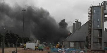 El incendio se desató en el sector de secado en la planta San Lorenzo de Molinos Río de la Plata\u002E (@de12a14)