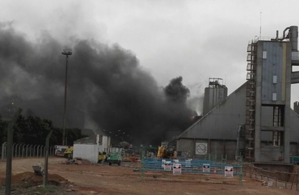 Se incendió un sector de la planta San Lorenzo de la empresa Molinos Río de la Plata