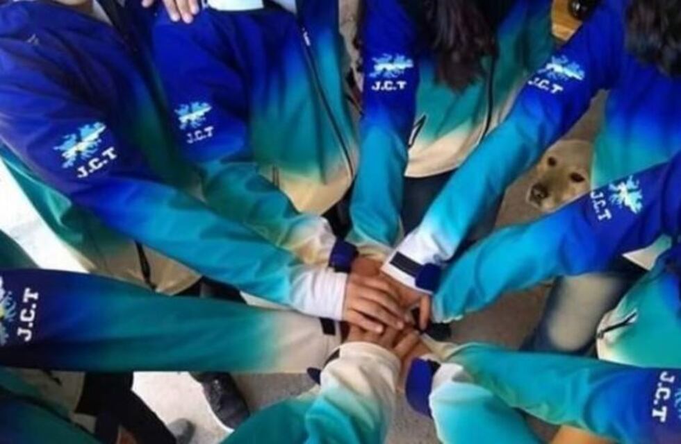 Egresados homenajearon en su campera a un héroe de Malvinas