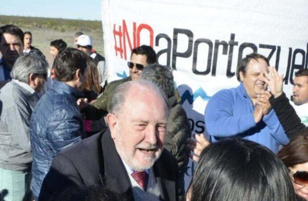 El gobernador de La Pampa contó que tiene cáncer de hueso