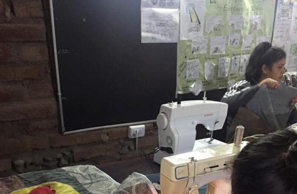 Mujeres de Villa del Rosario confeccionan las frazadas para niños oncológicos