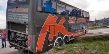 Chocaron un micro y un camión en la ruta 35