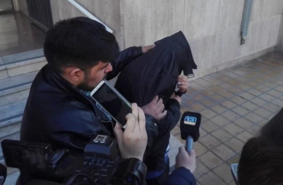Llorando, se entregó el hombre que atropelló a una docente y huyó