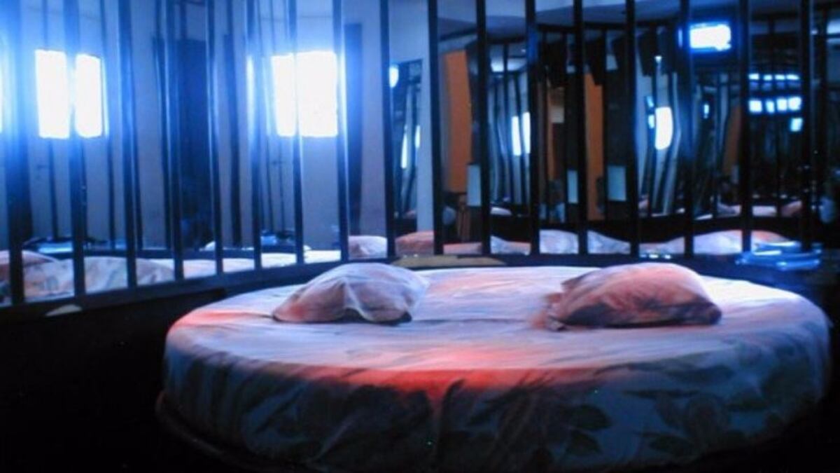 Una joven de 16 fue violada por tres hombres y dos mujeres en La Plata.