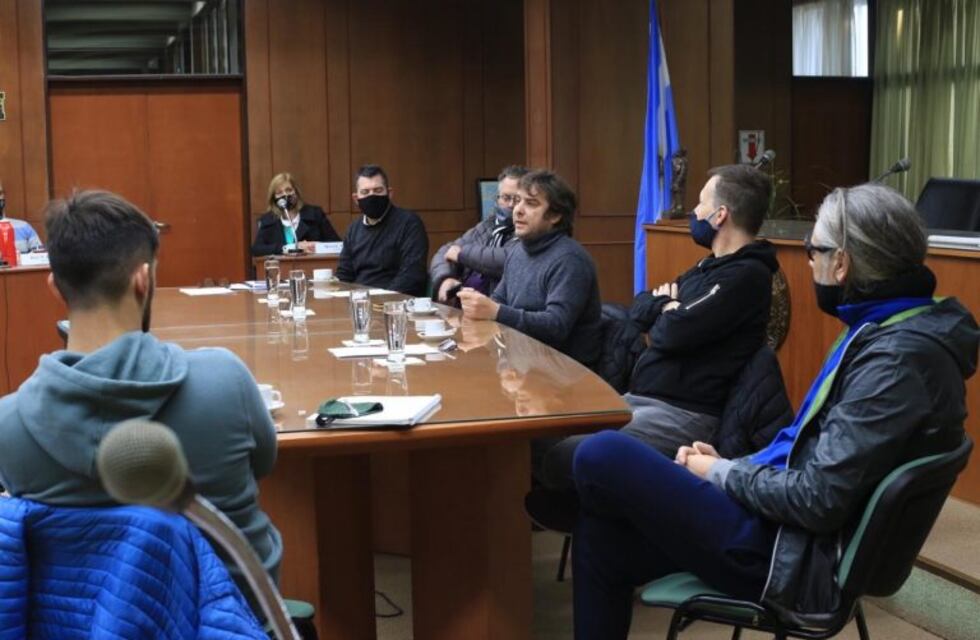 Músicos piden tocar en vivo y dueños de bares, ampliar el horario