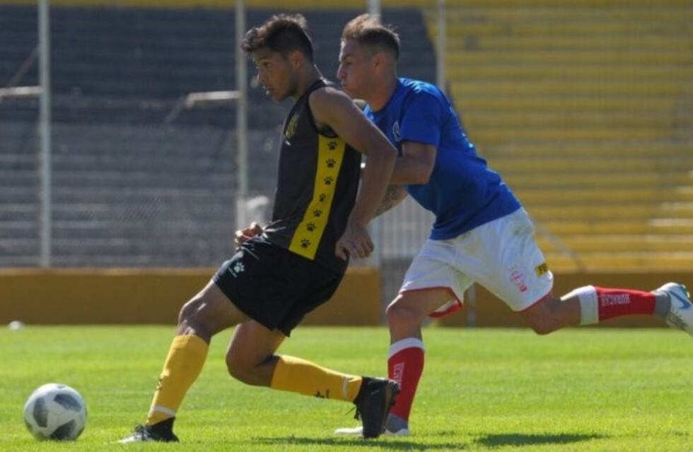 Amistoso entre Olimpo y Huracán de White con varios puntaltenses en cancha
