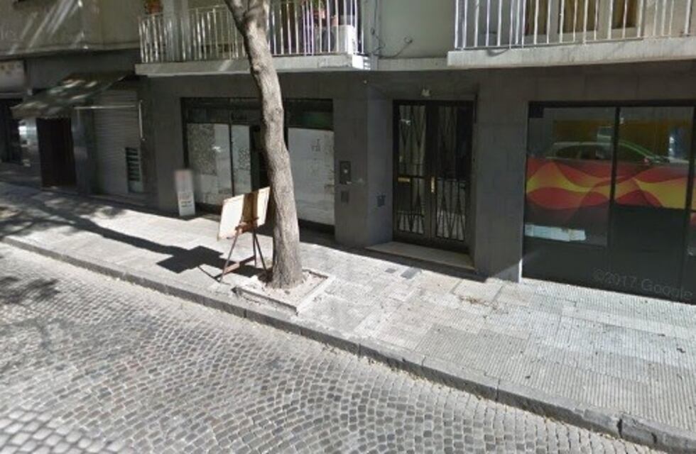 Las sorprendieron cuando despedían a un amigo, las ataron con precintos y les robaron de todo