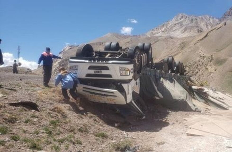 Volcó un camión en Uspallata y falleció el conductor