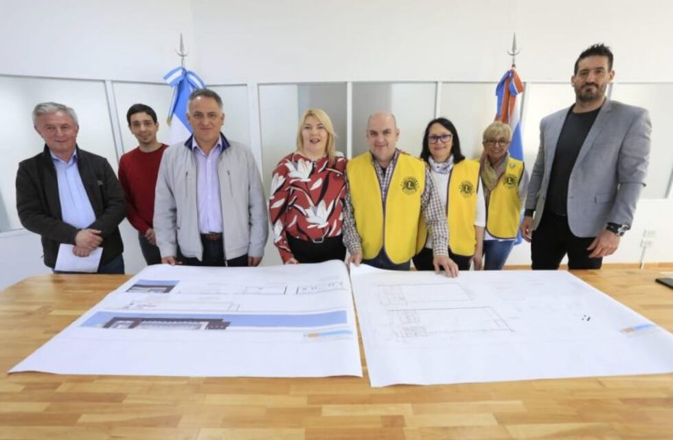 Bertone firmó el contrato para la construcción de la nueva sede del Club Leones de Río Grande