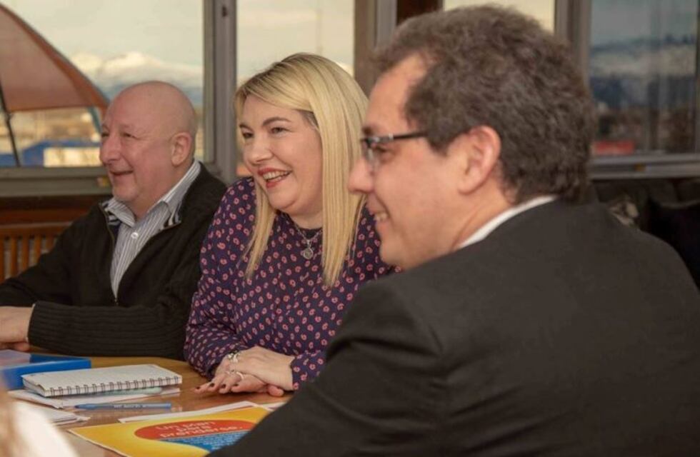 El gobierno provincial llegó a un acuerdo con comerciantes para instalar luminaria LED