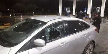 Atacaron a balazos al comisario Mariano Valdez, jefe de la delegación Santa Fe de la Policía Federal Argentina (PFA)\u002E (@radio2rosario)