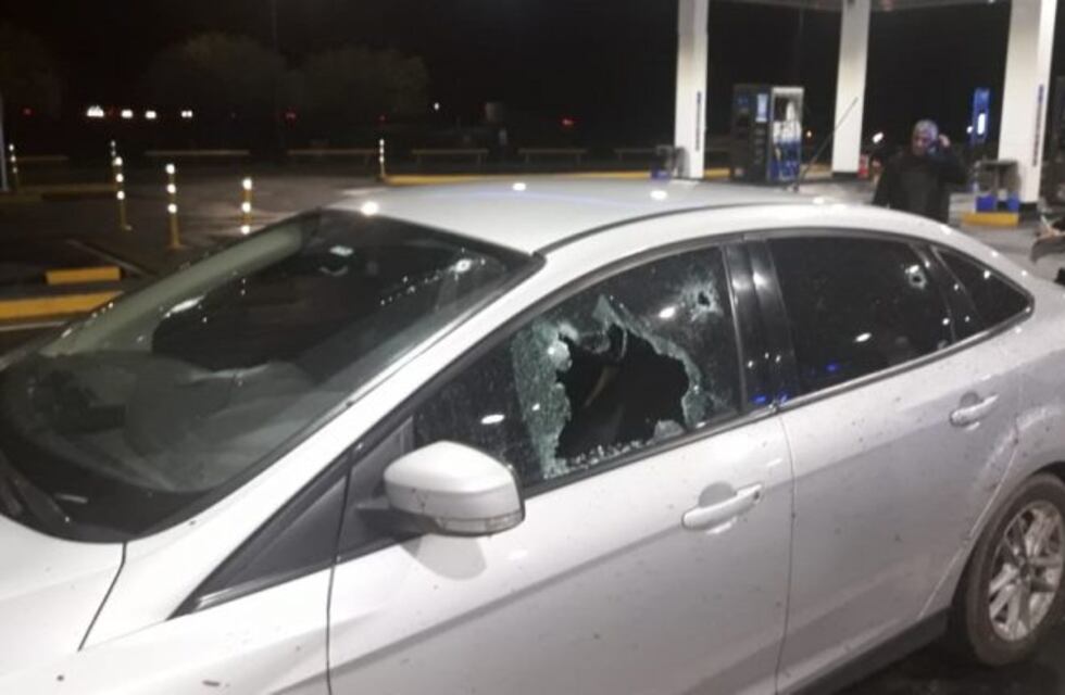 Balearon en la autopista al jefe santafesino de la Policía Federal Argentina