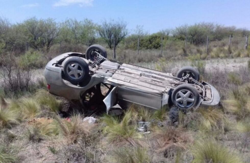 Se salvaron de milagro: mendocinos volcaron en San Luis