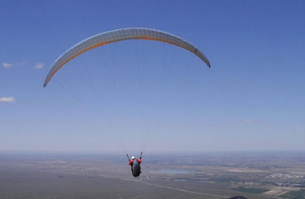 Un joven desapareció mientras practicaba parapente