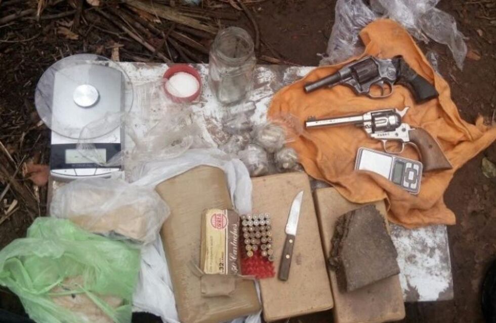 Lo detuvieron luego de desenterrar marihuana y armas