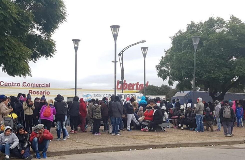 Manifestantes se retiraron del hiper Libertad tras ser convocados por el Ministerio de Desarrollo Social