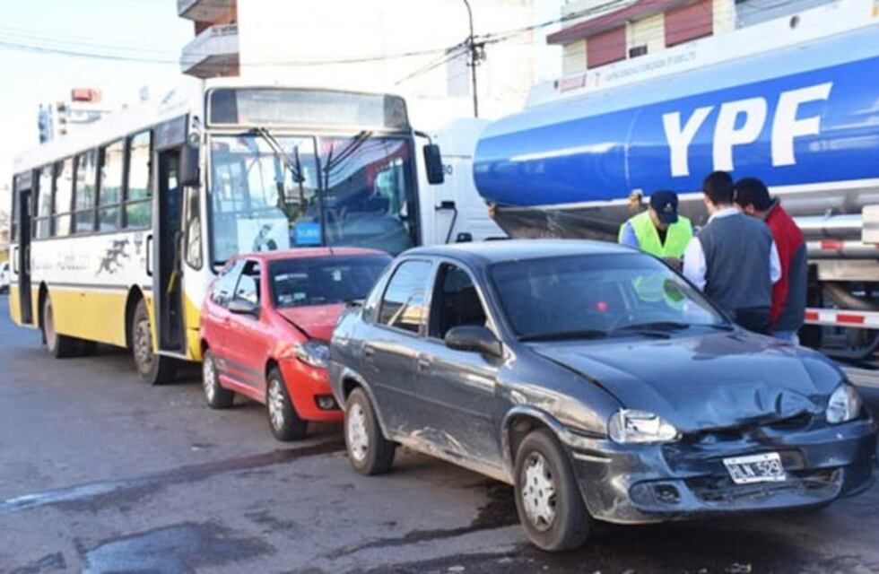 Frenó de golpe y produjo un cuádruple choque en la Avenida Luro de Santa Rosa
