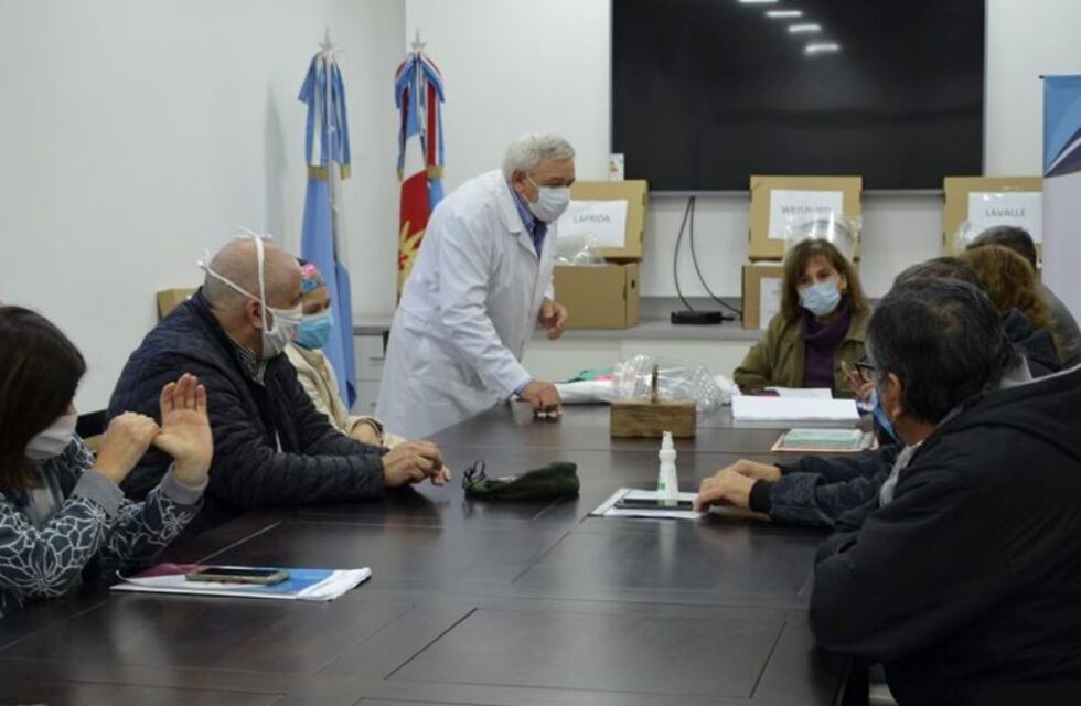 Entregaron de insumos y equipos a hospitales del interior santiagueño