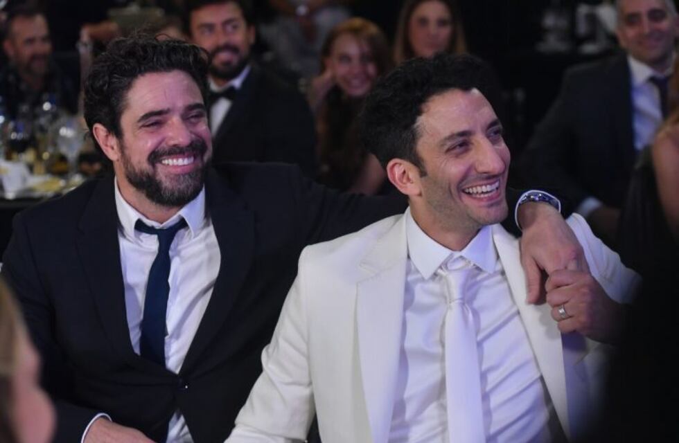 A los besos: Luciano Castro y Juan Minujín copiaron a sus compañeras