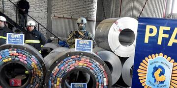 Una carga de cocaína incautada por la policía es presentada el 19/06/2017 en Bahía Blanca, Argentina\u002E\r\n(vinculado al texto de dpa \