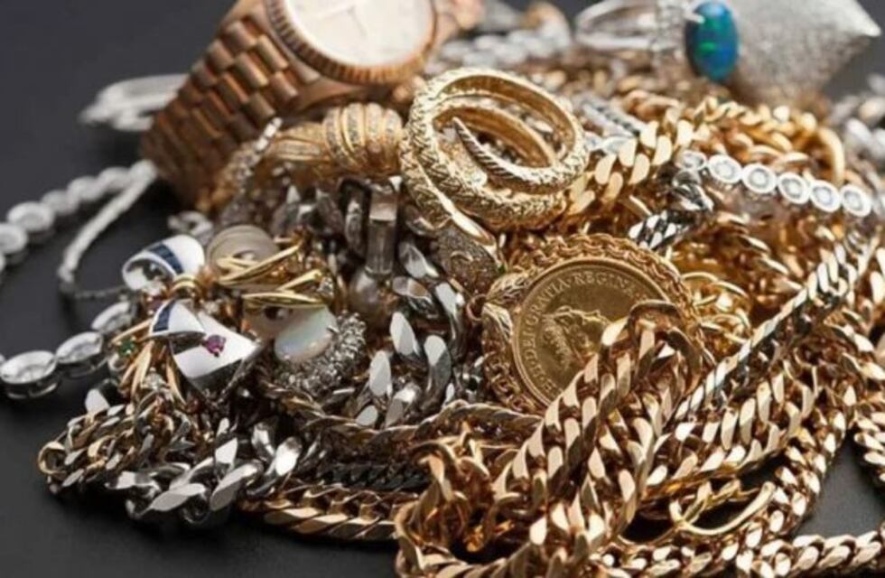 Una mujer perdió sus joyas, y las encontró en el estómago de su hija