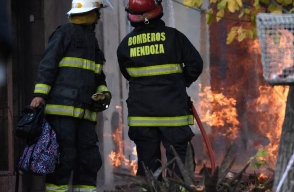 Explotó una garrafa y el fuego consumió una casa de familia