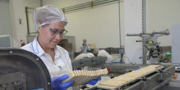 Georgalos inauguró su nueva planta para relanzar el turrón Namur\u002E (Gobierno de Córdoba)