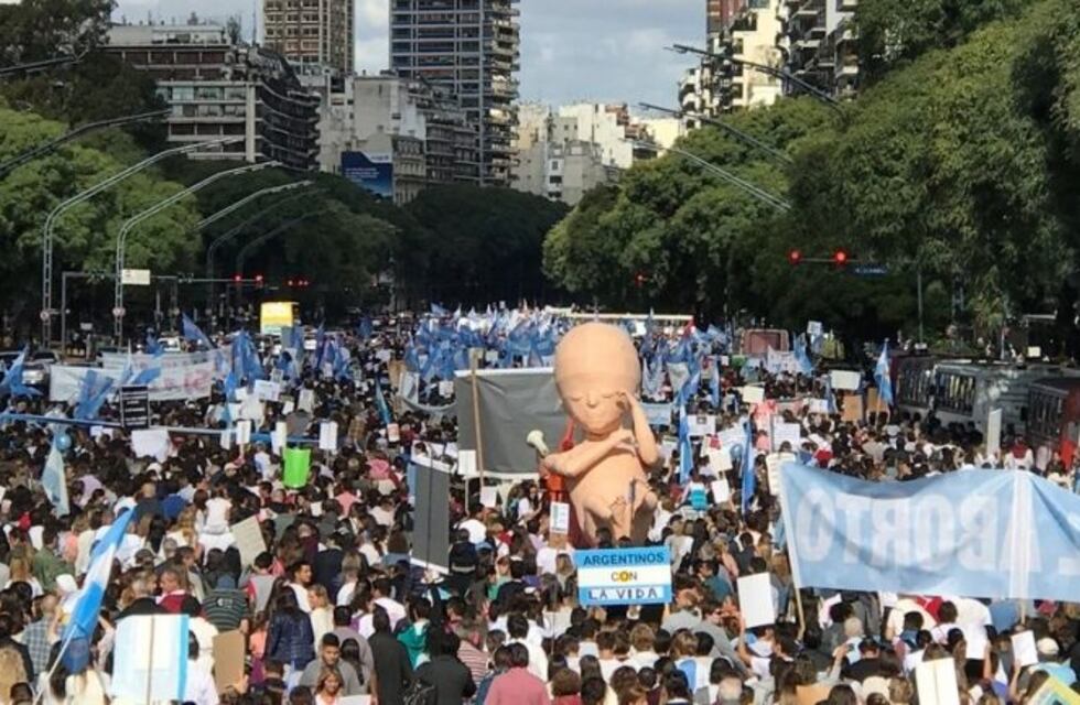 Miles de personas marcharon en Palermo a favor de la vida y en contra del aborto
