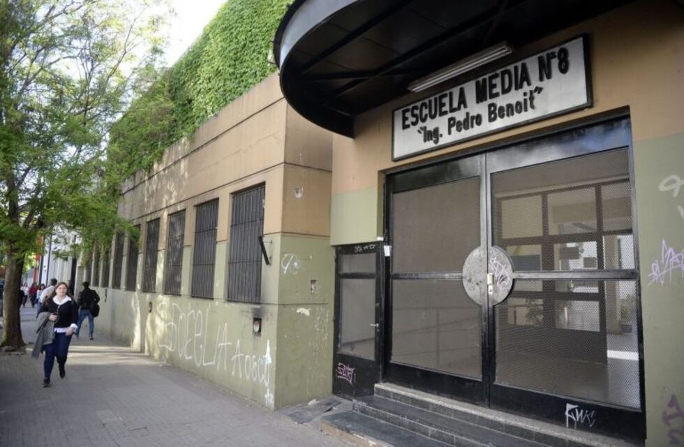 "Intentan meter miedo en las instituciones", dijo un docente de la Media 8