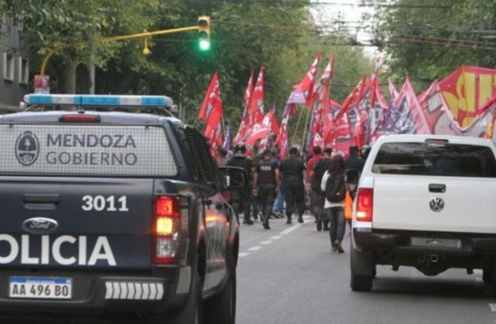 El Gobierno analiza pedir el desafuero de los legisladores del FIT por el corte de calle durante el paro