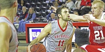 Chris Longoria ya entrena en el Griego y debuta contra Peñarol\u002E
