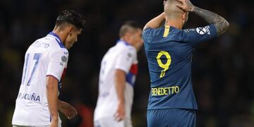 AME9467\u002E CÓRDOBA (ARGENTINA), 02/06/2019\u002E- ,Darío Benedetto, de Boca Juniors, lamenta una jugada durante el partido por la final de la Copa de la Superliga Argentina entre Boca Juniors y Tigre, este domingo, en el estadio Mario Alberto Kempes de la ciudad de Córdoba (Argentina)\u002E EFE/ Nicolás Aguilera