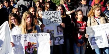 Marcha en San Miguel del Monte para pedir justicia por los cuatro chicos que murieron tras una persecución fatal de la Policía Bonaerense\u002E (Clarín)