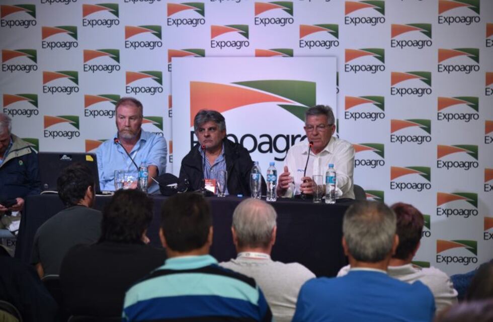 Contratistas rurales insistieron en más variantes de financiamiento en un panel en Expoagro