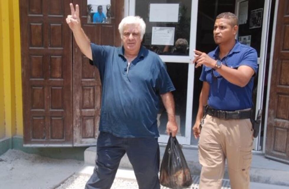 Escoltado por policías argentinos, Alberto Samid es trasladado a Buenos Aires