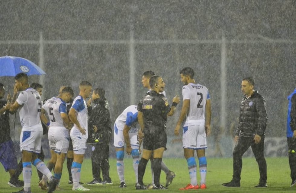 Después de la lluvia Belgrano mojó, pero sigue sin ganar en Alberdi y sin convencer