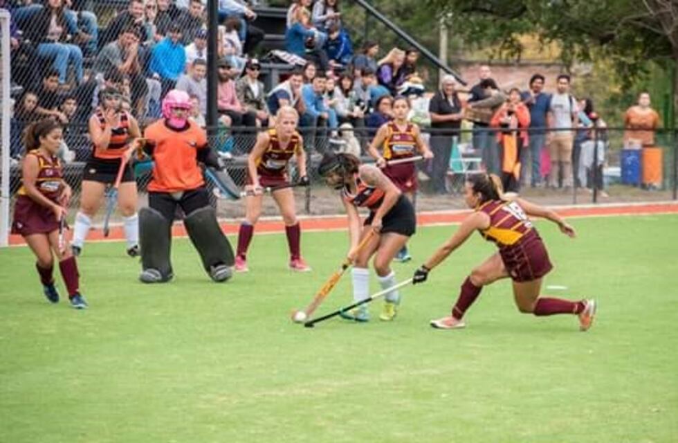 Hockey recreativo en el Parque Deportivo Urbano de Alta Gracia