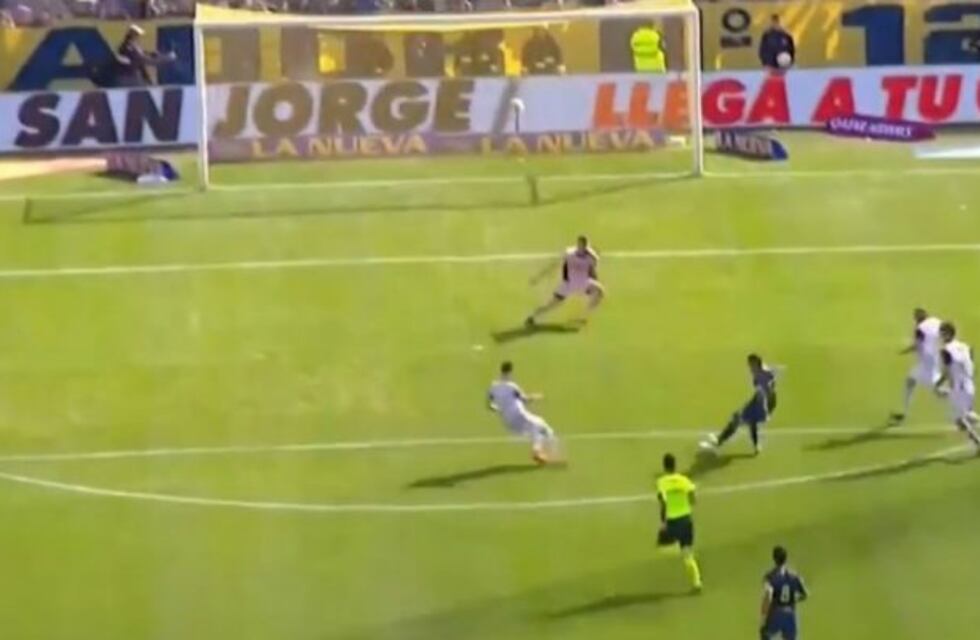 La gran atajada de Herrera ante Tévez