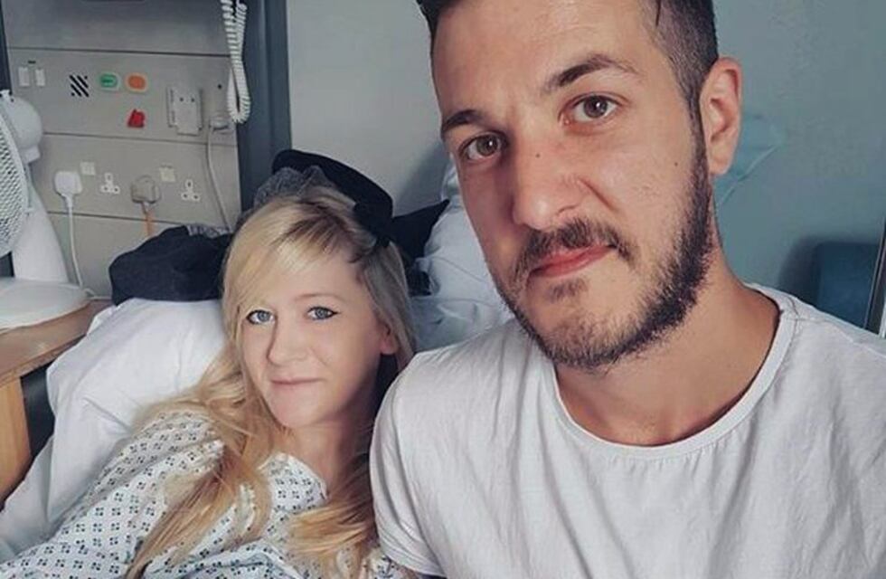 Los padres del bebé Charlie Gard anunciaron el fin de su batalla legal para mantenerlo con vida