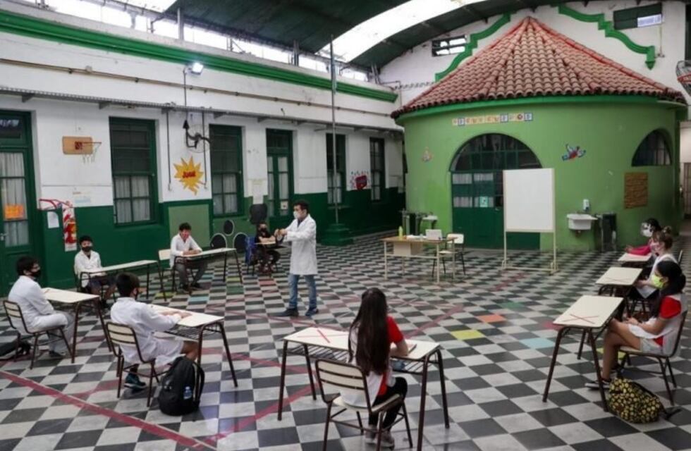 El regreso a clases en la Ciudad, previsto para febrero, "va a estar supeditado a la situación epidemiológica"