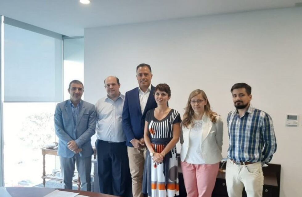 El Gobierno de Santa Cruz gestiona nuevas líneas aerocomerciales para la provincia