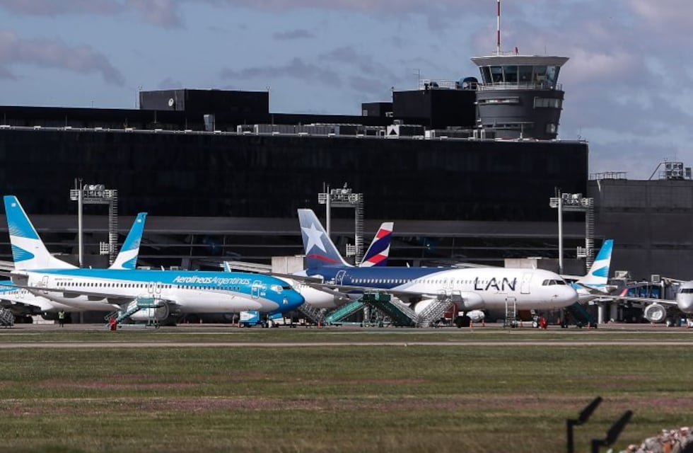 Latam: el Gobierno le conserva las rutas y buscará que siga operando