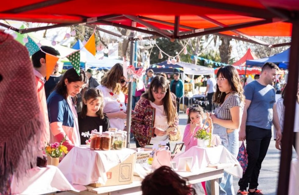 Un domingo para todos los gustos con el encuentro de bandas y una feria de arte y diseño