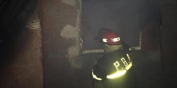 Dramático incendio en una vivienda del barrio Los Pinares de Mar del Plata (Foto: 0223)