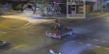 Chica de 14 años terminó arriba del techo de un auto