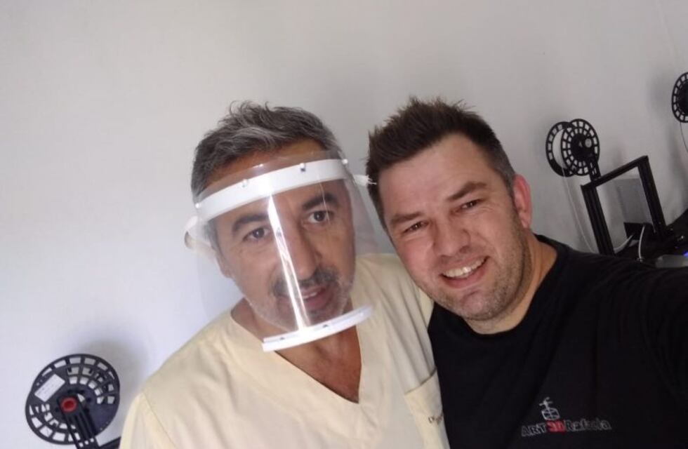 Buscan donaciones para hacer máscaras para los médicos y enfermeros