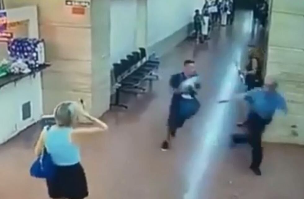 Policía salvó a un bebé que no respiraba en Tribunales y la maniobra quedó grabada