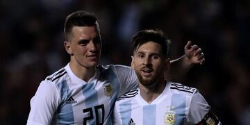 El ex Rosario Central se puso por debajo de la estrella del Barcelona\u002E (AFP)