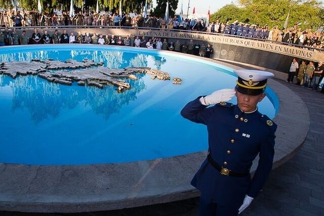 Homenaje a los veteranos y caídos en la guerra de Malvinas con un acto en Rosario\u002E