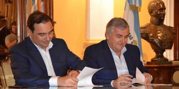 Firma del acuerdo entre Valdés y Morales\u002E